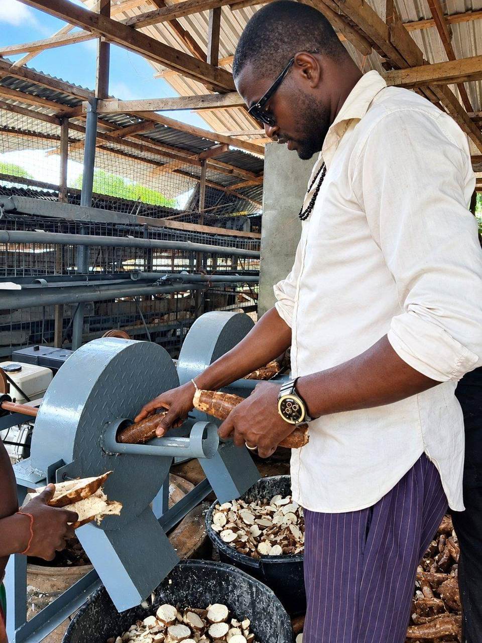 Processing cassava at the Aligo Energies site